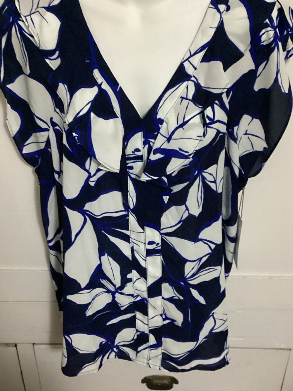 Liz Claiborne Navy and White Floral Blouse NWT size OX